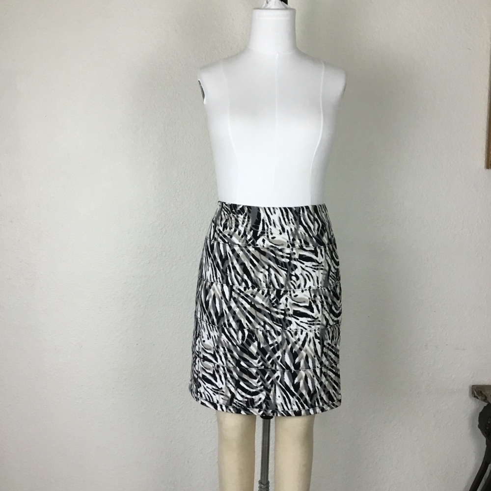 Stylish Black and White Zebra Print Skirt Alfani Jersey Women’s Sz M Stretch
